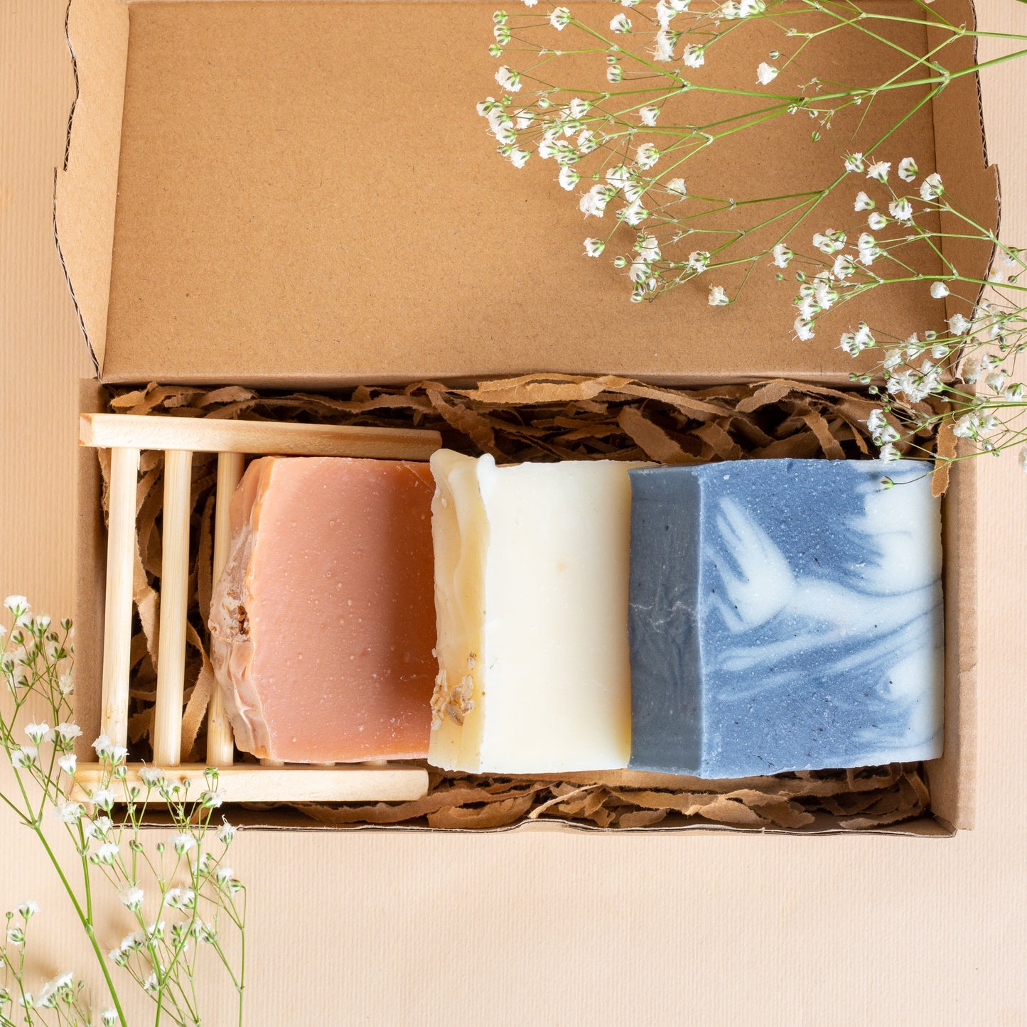 3 סבונים + סבונייה